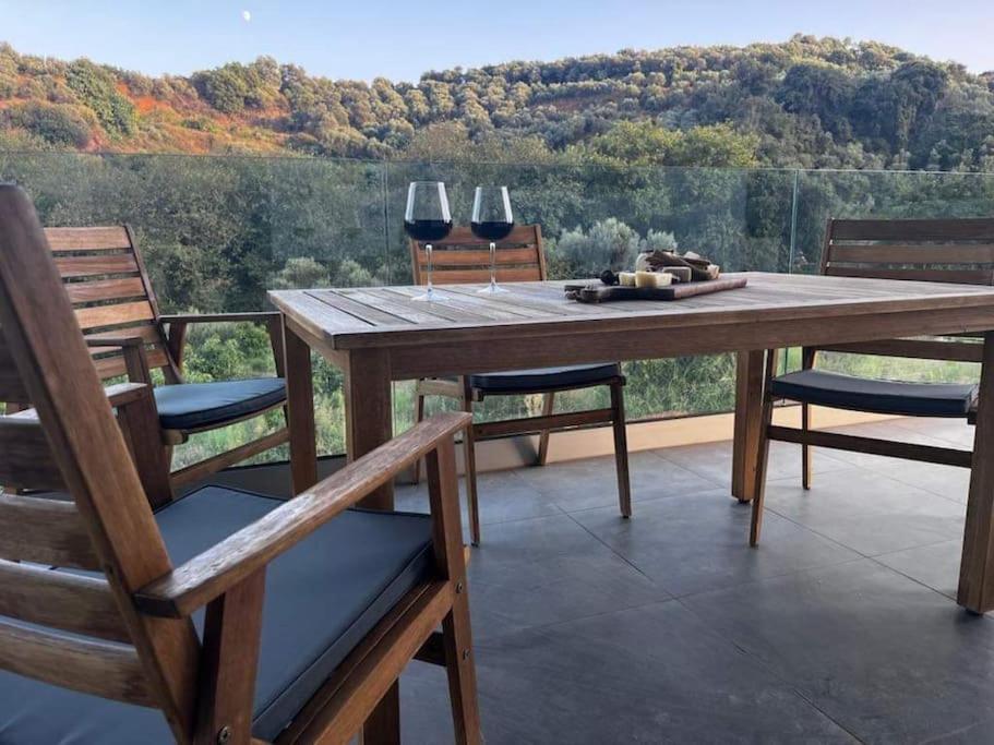 Ek Ornelakis, Luxury Country House With Jacuzzi La Canée Extérieur photo